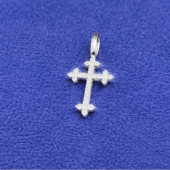 Elegant Silver Cross Pendant